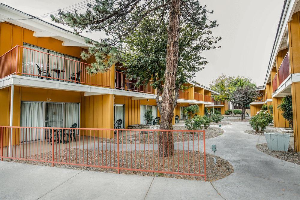 Econo Lodge Near Reno-Sparks Convention Center Екстер'єр фото