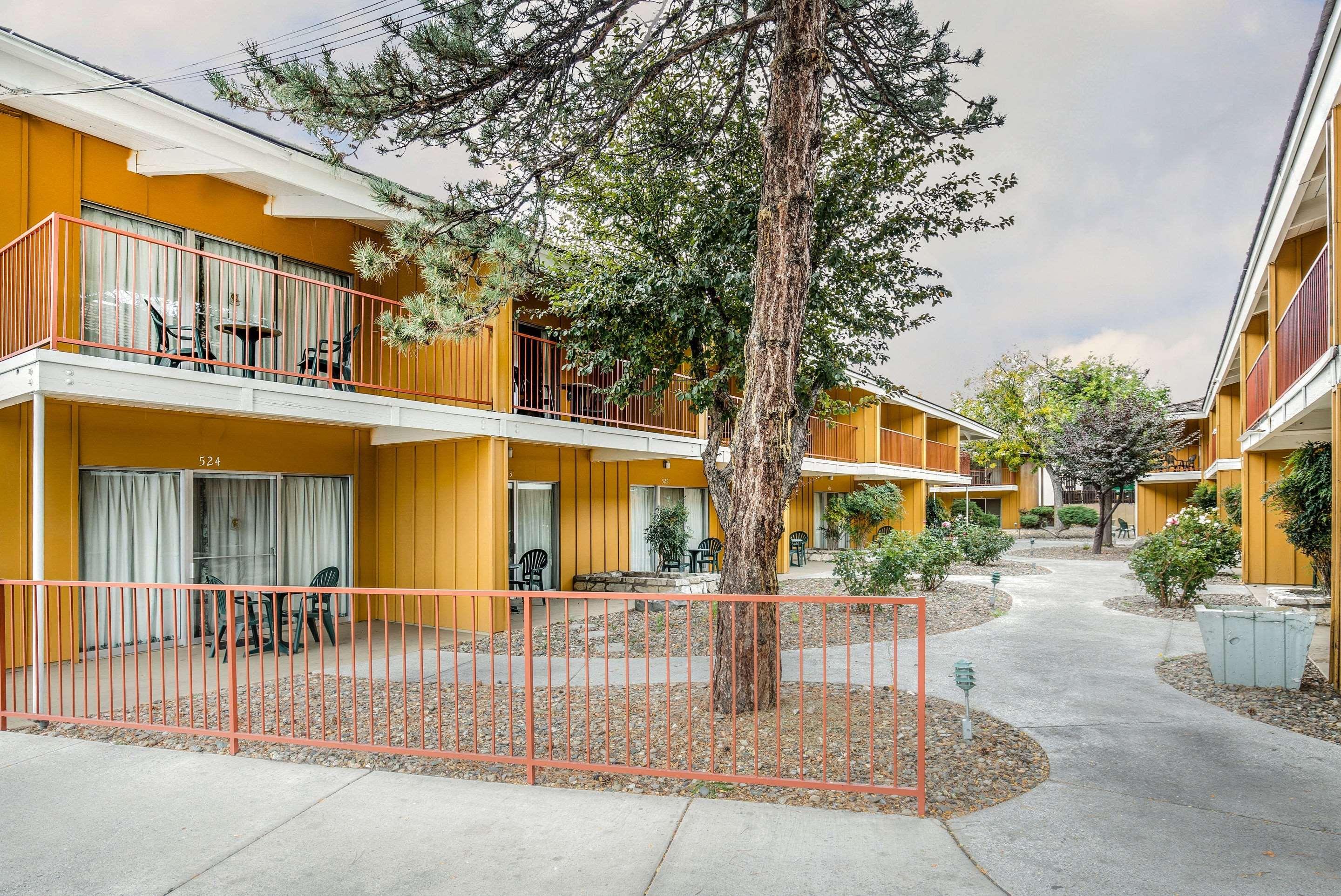 Econo Lodge Near Reno-Sparks Convention Center Екстер'єр фото